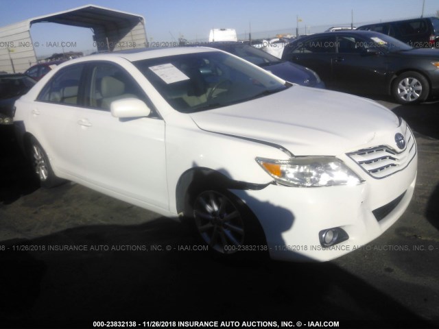 4T4BF3EK1BR198135 - 2011 TOYOTA CAMRY SE/LE/XLE WHITE photo 1