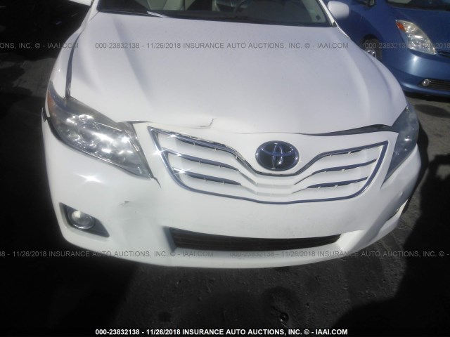 4T4BF3EK1BR198135 - 2011 TOYOTA CAMRY SE/LE/XLE WHITE photo 6