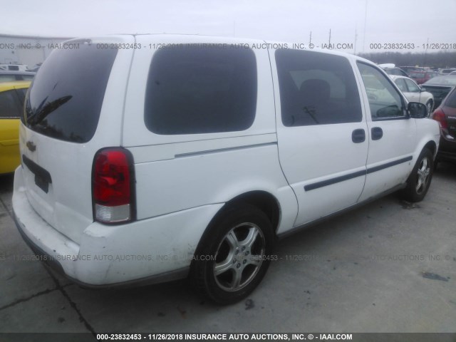 1GNDV231X8D190307 - 2008 CHEVROLET UPLANDER LS WHITE photo 4