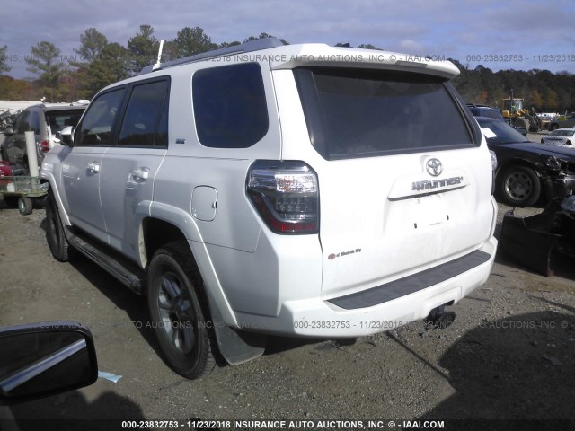 JTEBU5JR3G5376336 - 2016 TOYOTA 4RUNNER SR5 PREM/LTDL/TRAIL/TRD WHITE photo 3