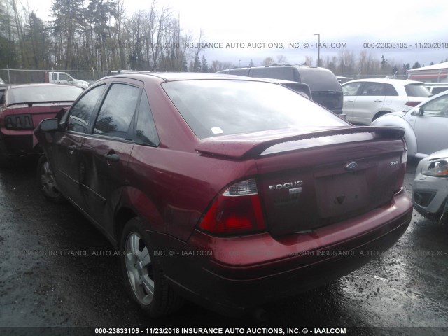 1FAFP34N65W284774 - 2005 FORD FOCUS ZX4 RED photo 3