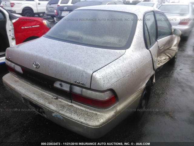 1NXBB02E5VZ573399 - 1997 TOYOTA COROLLA DX GOLD photo 4