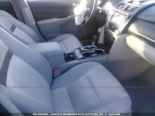 4T4BF1FK2DR286083 - 2013 TOYOTA CAMRY L/SE/LE/XLE 黑色 照片 5