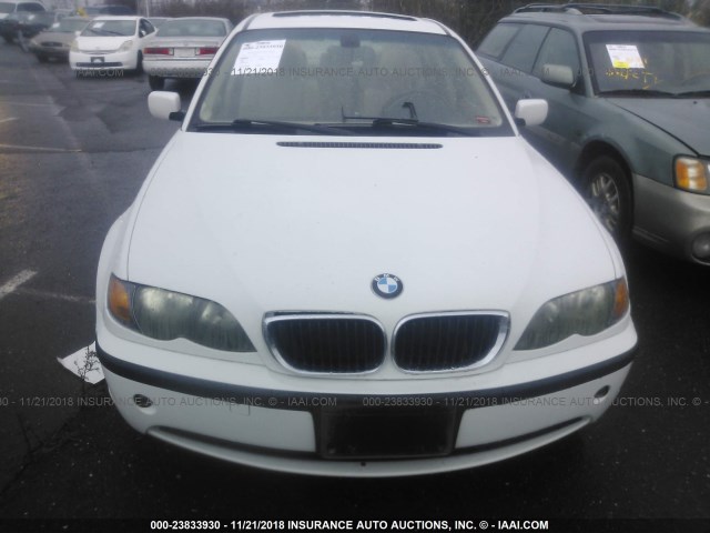 WBAAZ334X5KW78676 - 2005 BMW 325 IS SULEV WHITE photo 6