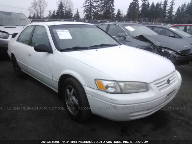 4T1BG22K4XU513832 - 1999 TOYOTA CAMRY CE/LE/XLE WHITE photo 1