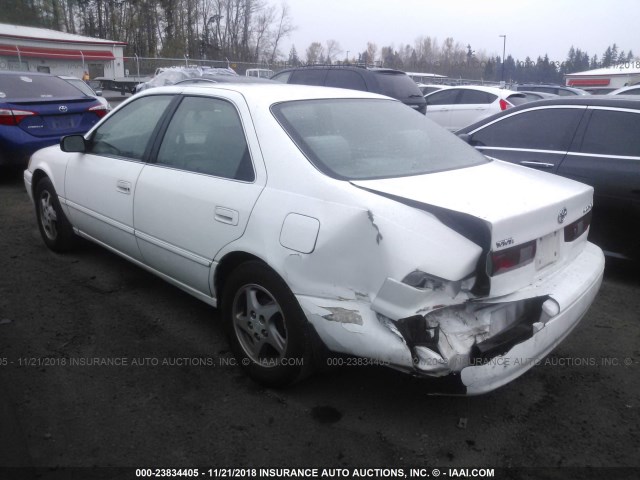 4T1BG22K4XU513832 - 1999 TOYOTA CAMRY CE/LE/XLE WHITE photo 3