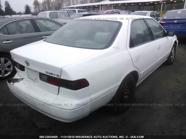 4T1BG22K4XU513832 - 1999 TOYOTA CAMRY CE/LE/XLE WHITE photo 4