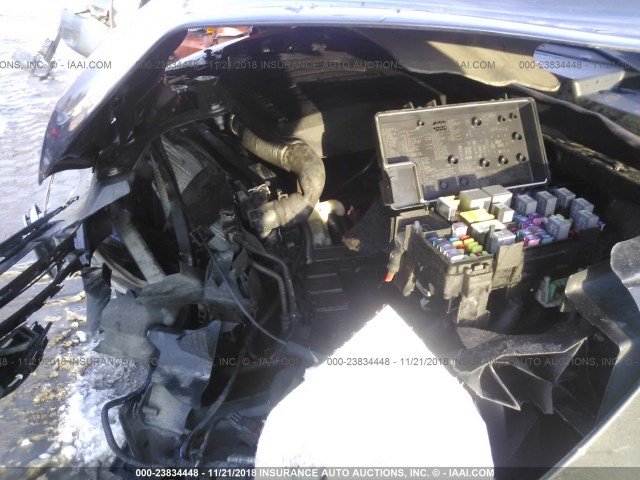 2V4RW3DG1BR767160 - 2011 VOLKSWAGEN ROUTAN SE BLACK photo 10