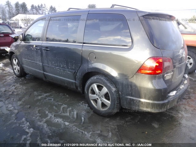 2V4RW3DG1BR767160 - 2011 VOLKSWAGEN ROUTAN SE BLACK photo 3