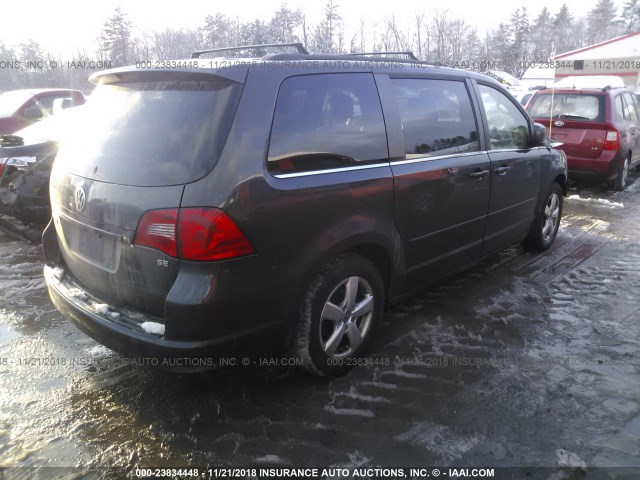 2V4RW3DG1BR767160 - 2011 VOLKSWAGEN ROUTAN SE BLACK photo 4