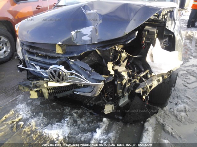 2V4RW3DG1BR767160 - 2011 VOLKSWAGEN ROUTAN SE BLACK photo 6