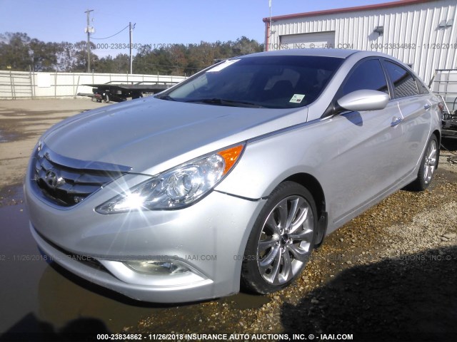 5NPEC4AC0DH787506 - 2013 HYUNDAI SONATA SE/LIMITED SILVER photo 2