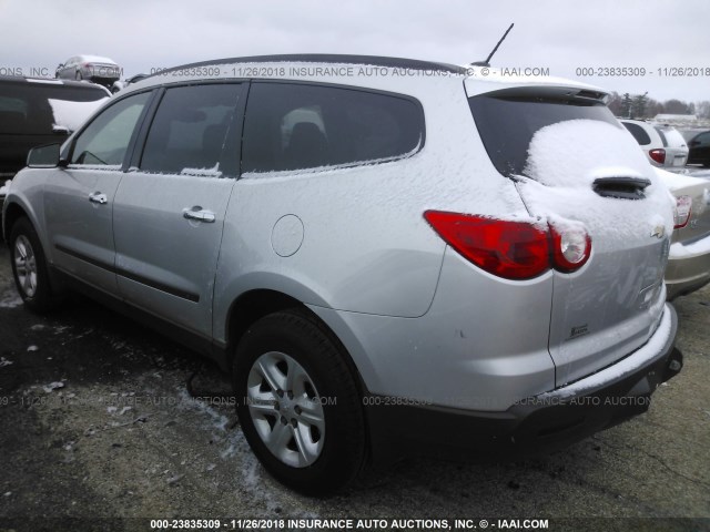 1GNLREED9AS121716 - 2010 CHEVROLET TRAVERSE LS SILVER photo 3