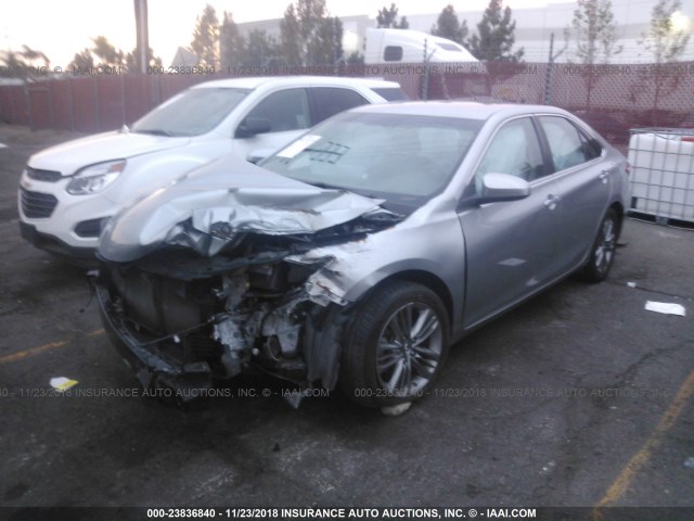 4T1BF1FK5GU158418 - 2016 TOYOTA CAMRY LE/XLE/SE/XSE SILVER photo 2
