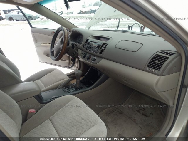4T1BE32K84U939966 - 2004 TOYOTA CAMRY LE/XLE/SE GOLD photo 5