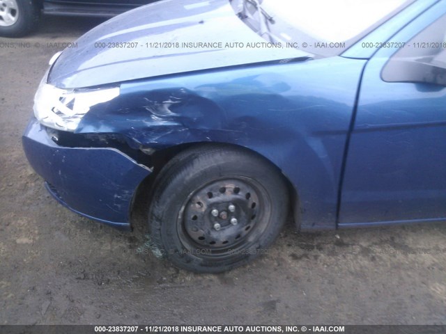 1FAHP34N08W280541 - 2008 FORD FOCUS S/SE BLUE photo 6