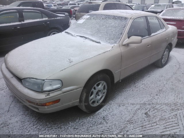 4T1VK13E6NU004045 - 1992 TOYOTA CAMRY XLE GOLD photo 2