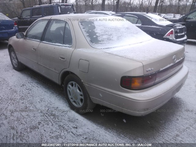 4T1VK13E6NU004045 - 1992 TOYOTA CAMRY XLE GOLD photo 3