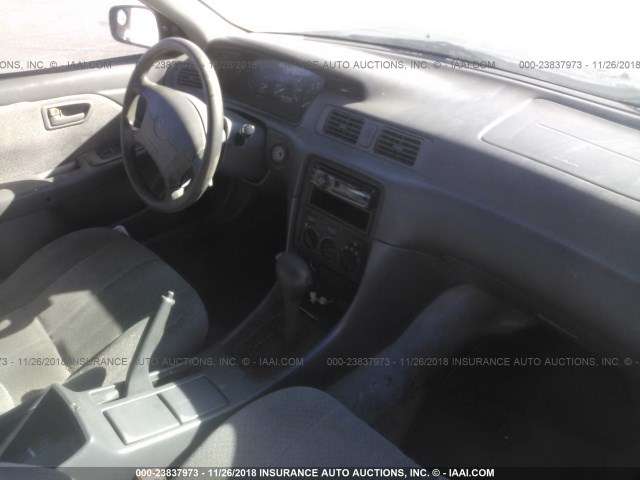 JT2BG22K9Y0501066 - 2000 TOYOTA CAMRY CE/LE/XLE 黑色 照片 5