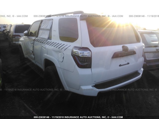 JTEBU5JR9G5292263 - 2016 TOYOTA 4RUNNER SR5 PREM/LTDL/TRAIL/TRD WHITE photo 3