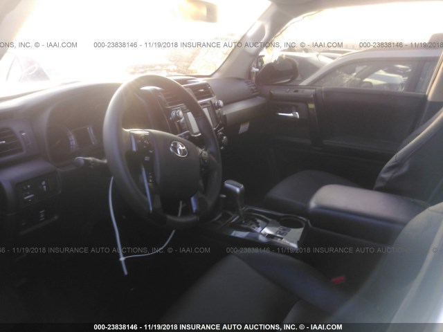 JTEBU5JR9G5292263 - 2016 TOYOTA 4RUNNER SR5 PREM/LTDL/TRAIL/TRD WHITE photo 5