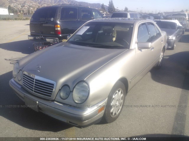 WDBJF55F9VA358632 - 1997 MERCEDES-BENZ E 320 GOLD photo 2