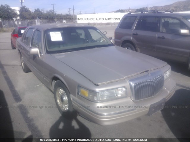 1LNLM81W8VY670452 - 1997 LINCOLN TOWN CAR EXECUTIVE BEIGE photo 1