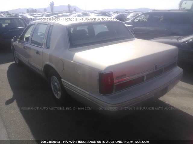 1LNLM81W8VY670452 - 1997 LINCOLN TOWN CAR EXECUTIVE BEIGE photo 3