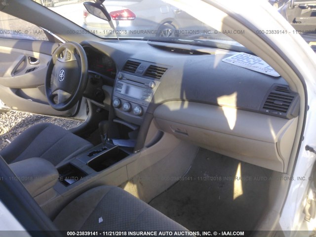 4T1BE46K07U667496 - 2007 TOYOTA CAMRY NEW GENERAT CE/LE/XLE/SE WHITE photo 5