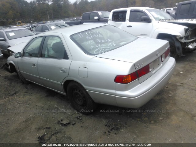 4T1BG22K1YU674091 - 2000 TOYOTA CAMRY CE/LE/XLE SILVER photo 3