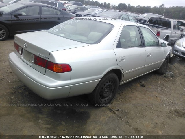 4T1BG22K1YU674091 - 2000 TOYOTA CAMRY CE/LE/XLE SILVER photo 4