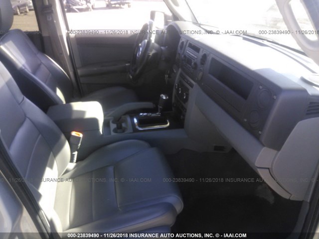 1J8HG48K47C586943 - 2007 JEEP COMMANDER Gümüş foto 5