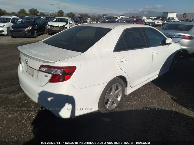 4T1BF1FKXCU200995 - 2012 TOYOTA CAMRY SE/LE/XLE WHITE photo 4