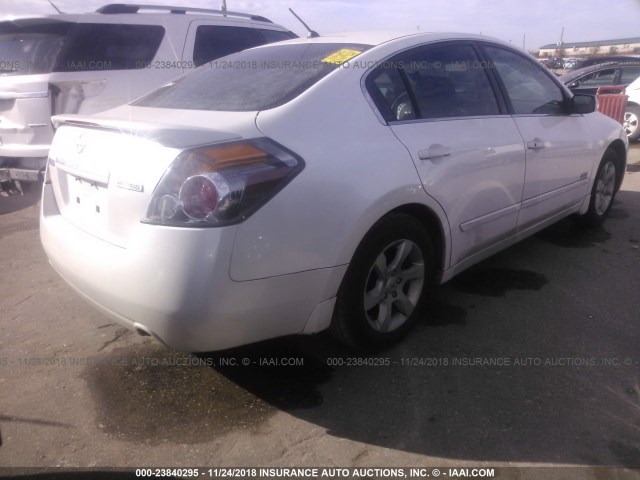 1N4CL21E48C209865 - 2008 NISSAN ALTIMA HYBRID WHITE photo 4