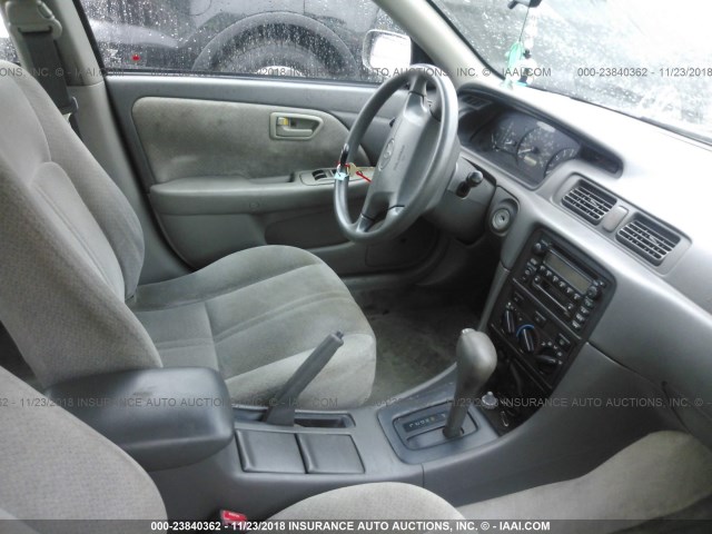 4T1BF28K0YU104142 - 2000 TOYOTA CAMRY LE/XLE 金色 照片 5
