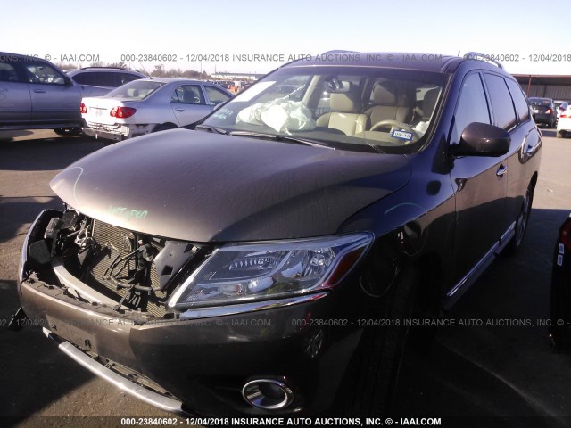 5N1AR2MN3FC703137 - 2015 NISSAN PATHFINDER S/SV/SL/PLATINUM BROWN photo 2