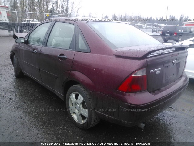 1FAHP34N46W204074 - 2006 FORD FOCUS ZX4 RED photo 3