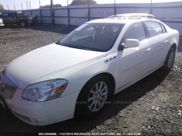 1G4HC5EM4BU104842 - 2011 BUICK LUCERNE CXL WHITE photo 2