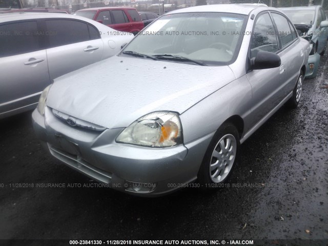 KNADC125746292396 - 2004 KIA RIO SILVER photo 2