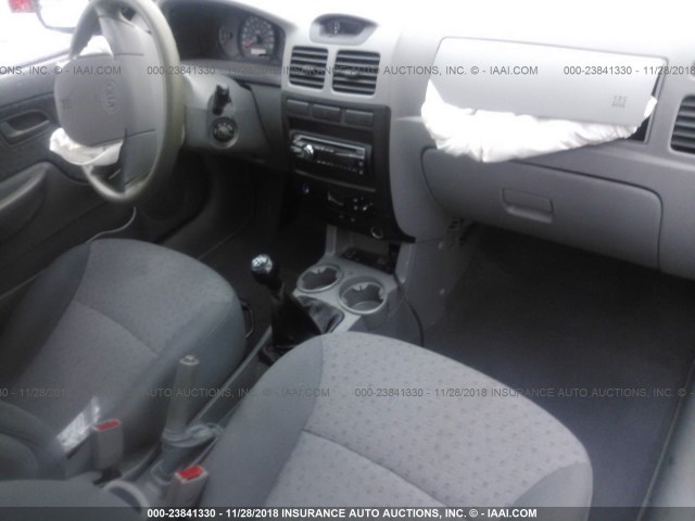 KNADC125746292396 - 2004 KIA RIO SILVER photo 5