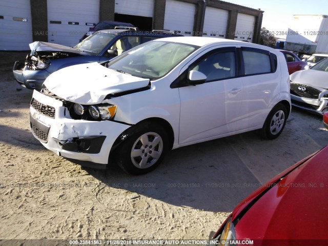 1G1JA6SH7F4172611 - 2015 CHEVROLET SONIC LS 白色 照片 2