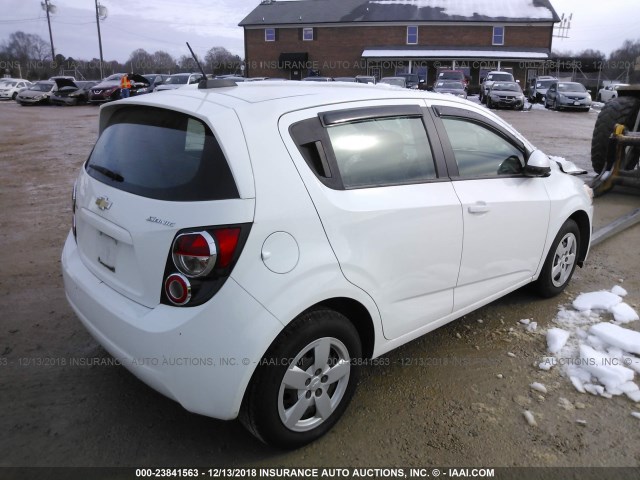 1G1JA6SH7F4172611 - 2015 CHEVROLET SONIC LS 白色 照片 4