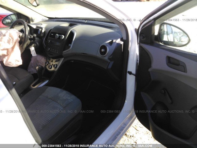 1G1JA6SH7F4172611 - 2015 CHEVROLET SONIC LS 白色 照片 5