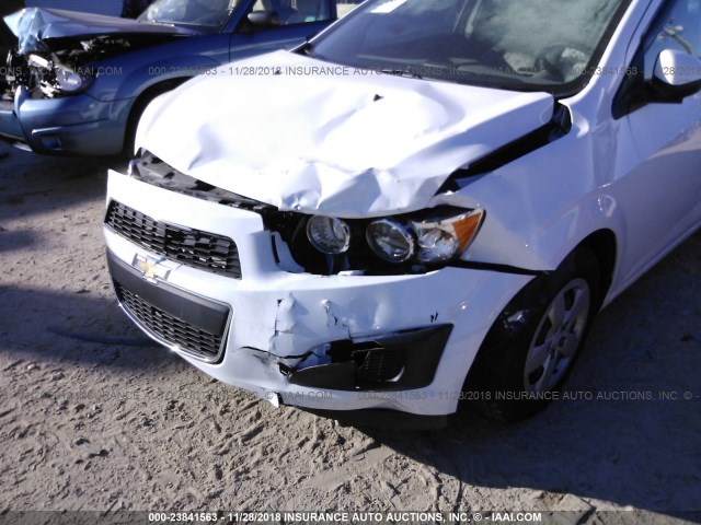 1G1JA6SH7F4172611 - 2015 CHEVROLET SONIC LS 白色 照片 6