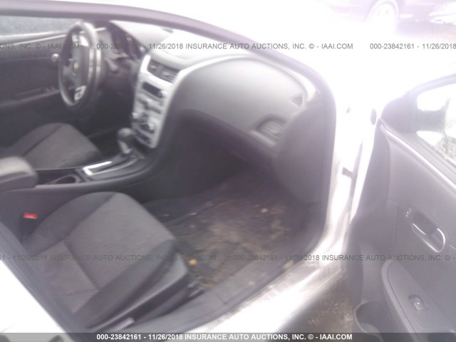 1G1ZC5EU4BF389564 - 2011 CHEVROLET MALIBU 1LT WHITE photo 5