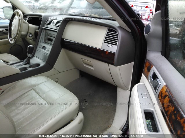 5LMFU28RX4LJ30488 - 2004 LINCOLN NAVIGATOR 红色 照片 5