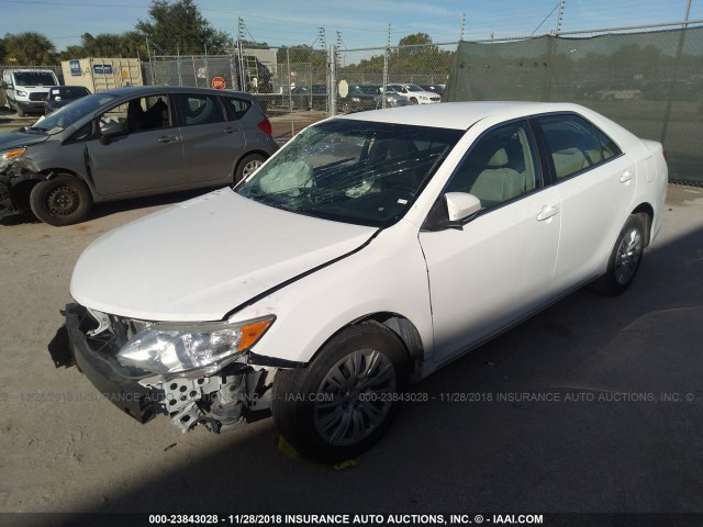 4T1BF1FK5DU267201 - 2013 TOYOTA CAMRY L/SE/LE/XLE WHITE photo 2