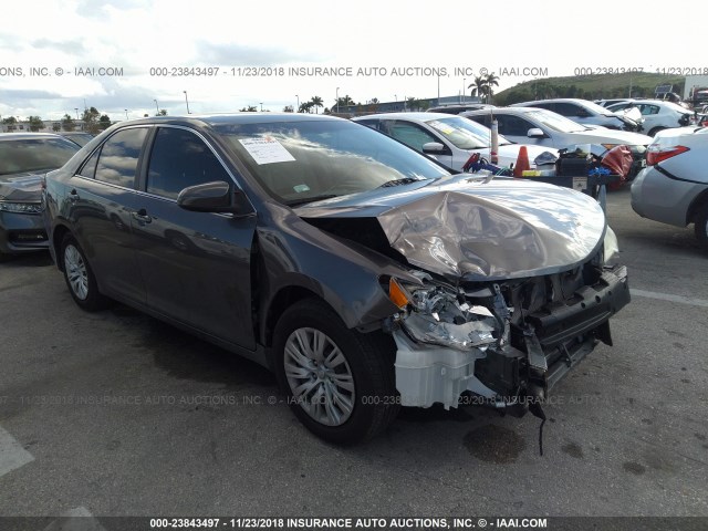 4T1BF1FK1EU797201 - 2014 TOYOTA CAMRY L/SE/LE/XLE 灰色 照片 1