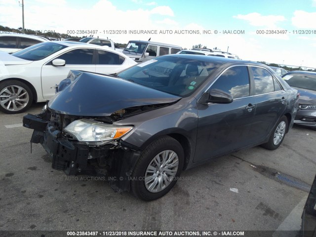 4T1BF1FK1EU797201 - 2014 TOYOTA CAMRY L/SE/LE/XLE 灰色 照片 2