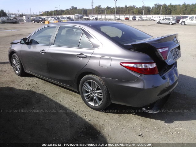 4T1BF1FK1FU035407 - 2015 TOYOTA CAMRY LE/XLE/SE/XSE GRAY photo 3